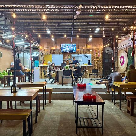 Cheese Hostel Manila Makati City Exterior photo