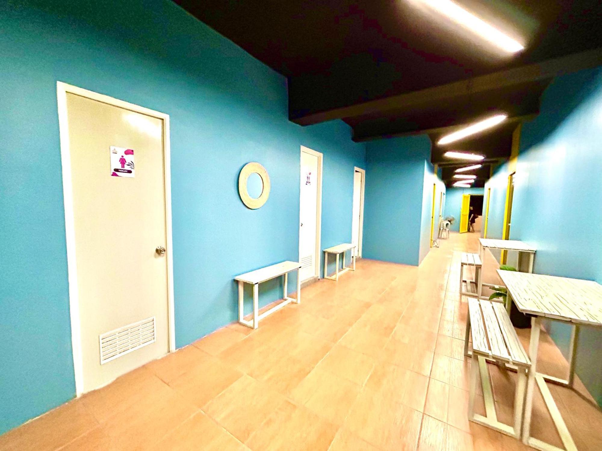 Cheese Hostel Manila Makati City Exterior photo