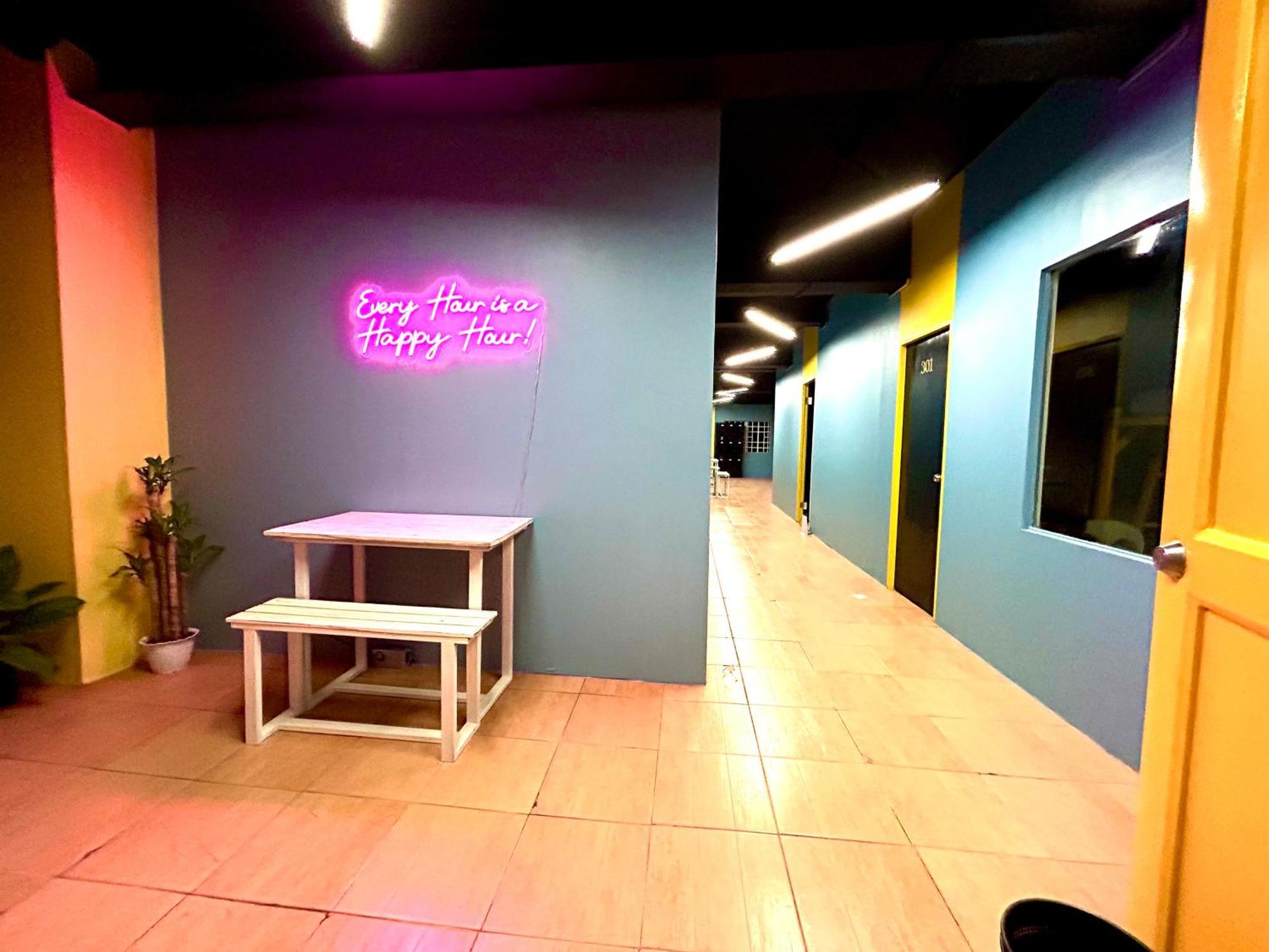 Cheese Hostel Manila Makati City Exterior photo