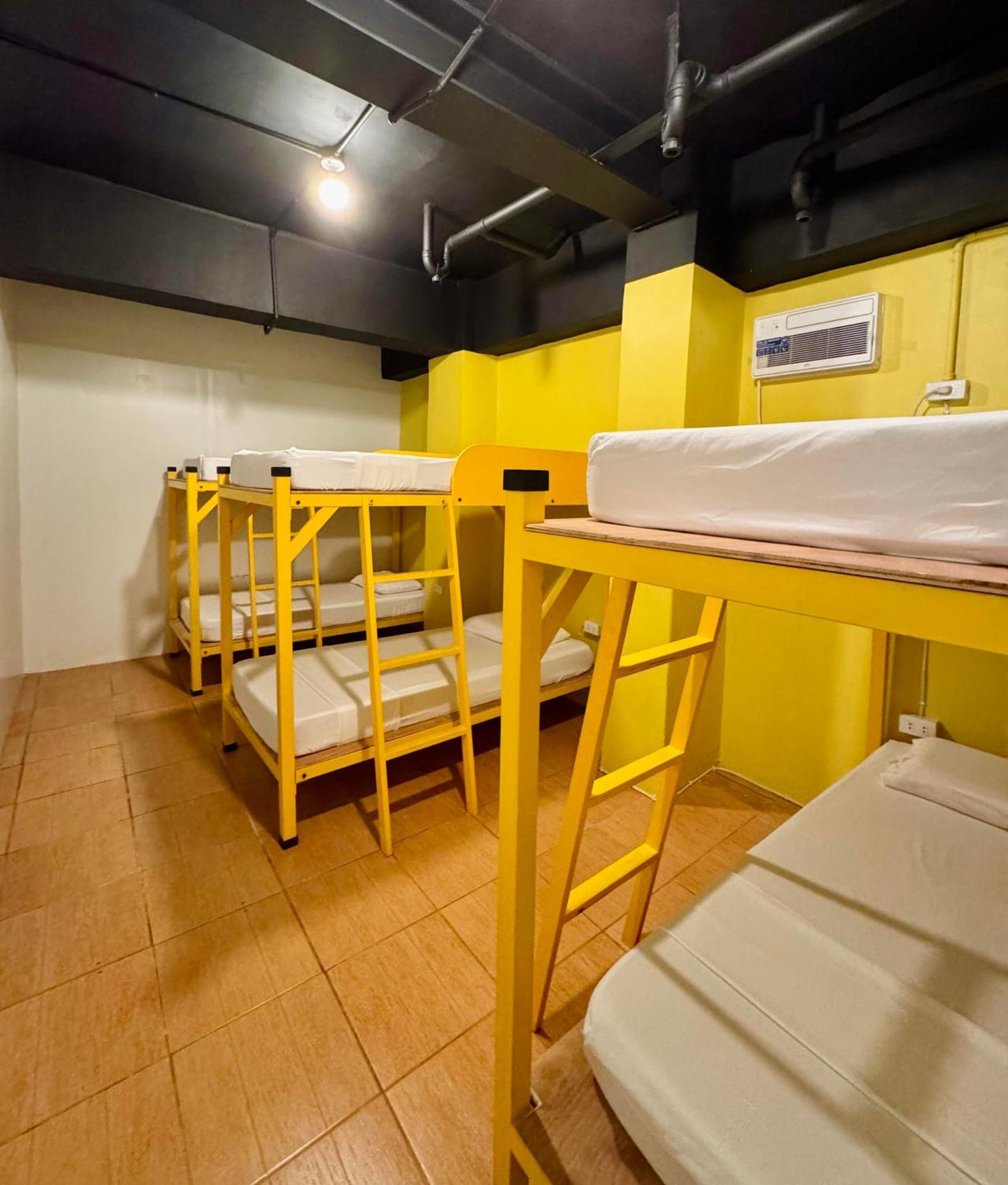 Cheese Hostel Manila Makati City Exterior photo