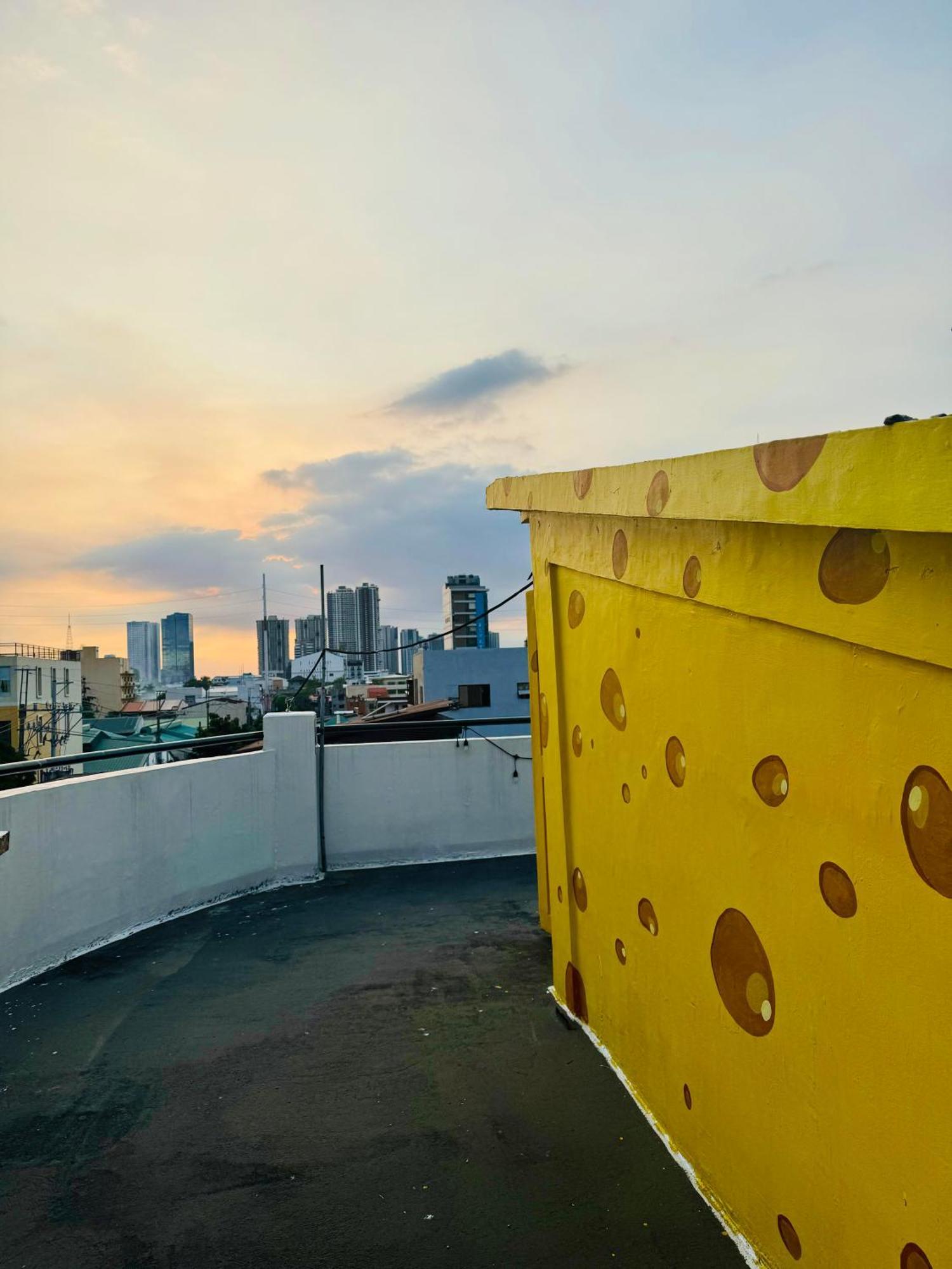 Cheese Hostel Manila Makati City Exterior photo