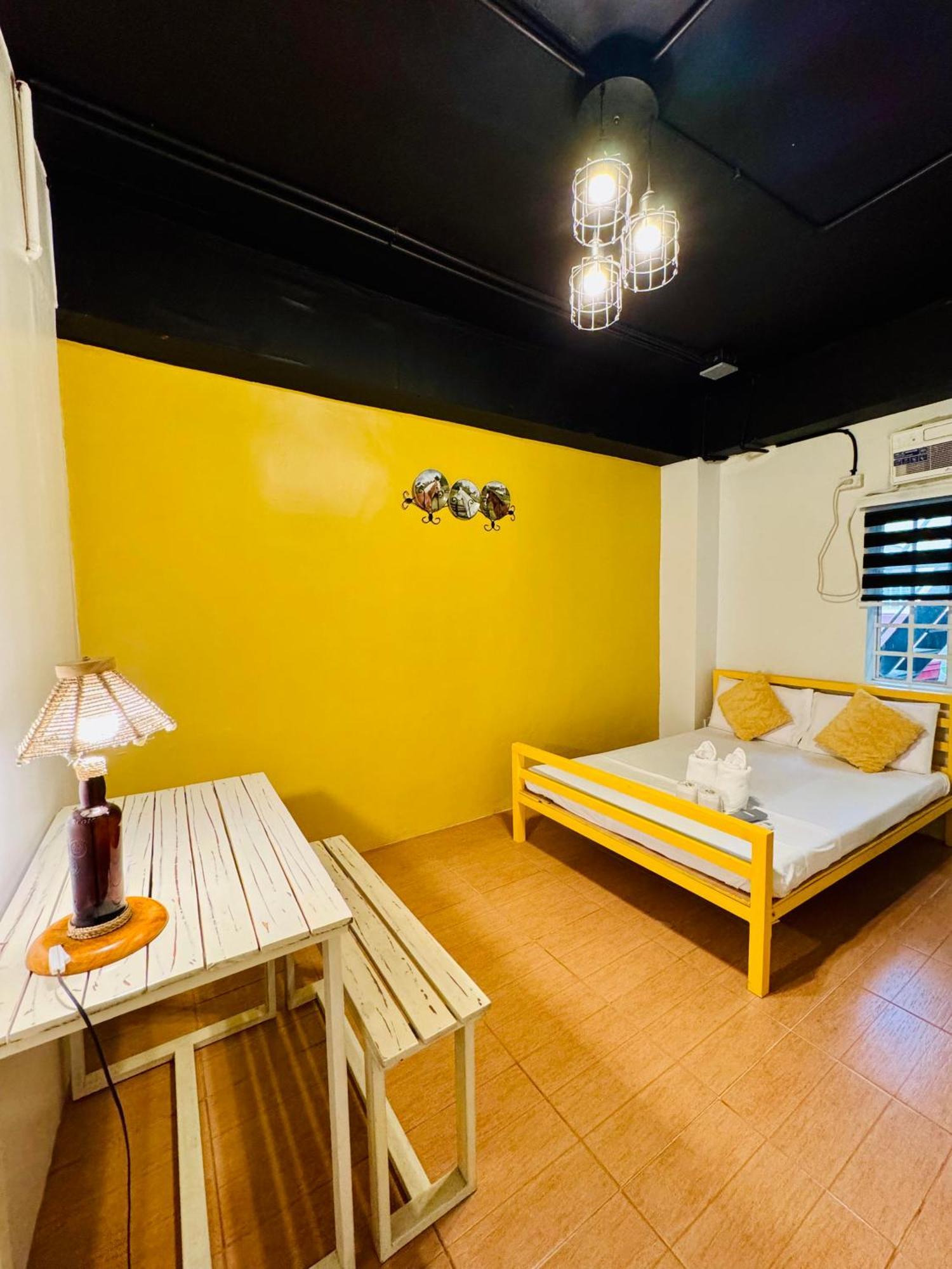 Cheese Hostel Manila Makati City Exterior photo