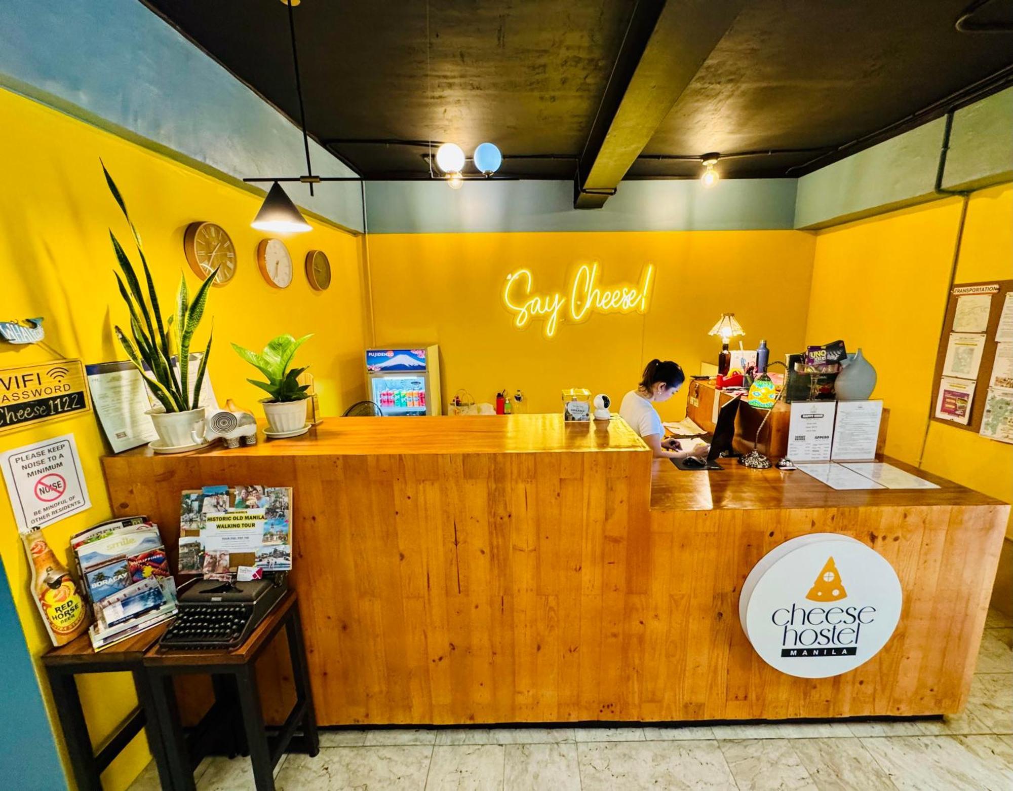 Cheese Hostel Manila Makati City Exterior photo