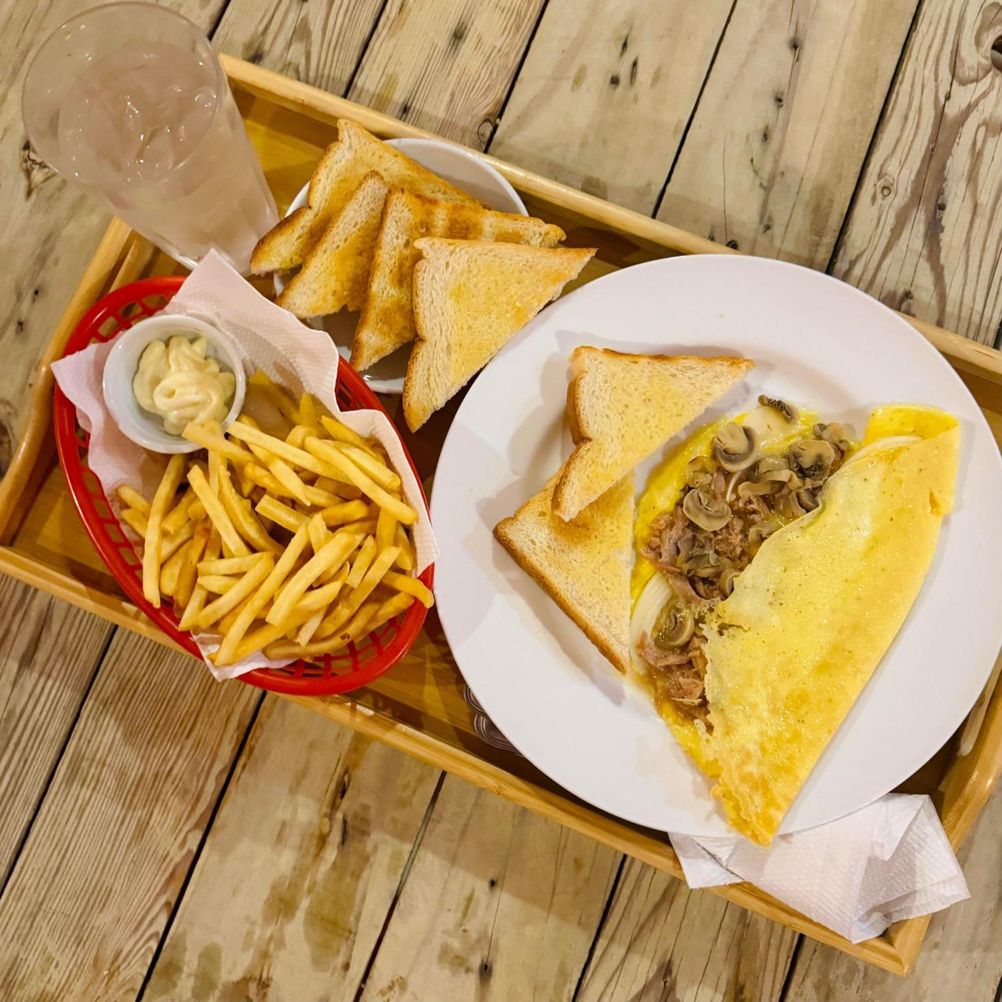 Cheese Hostel Manila Makati City Exterior photo