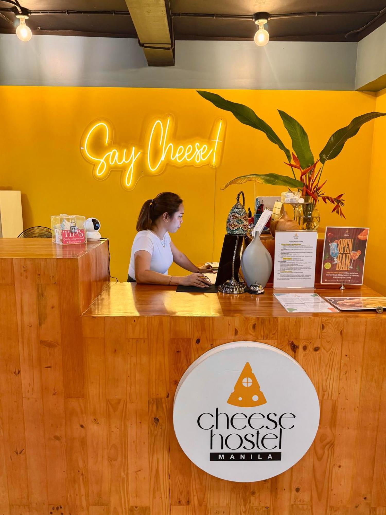 Cheese Hostel Manila Makati City Exterior photo